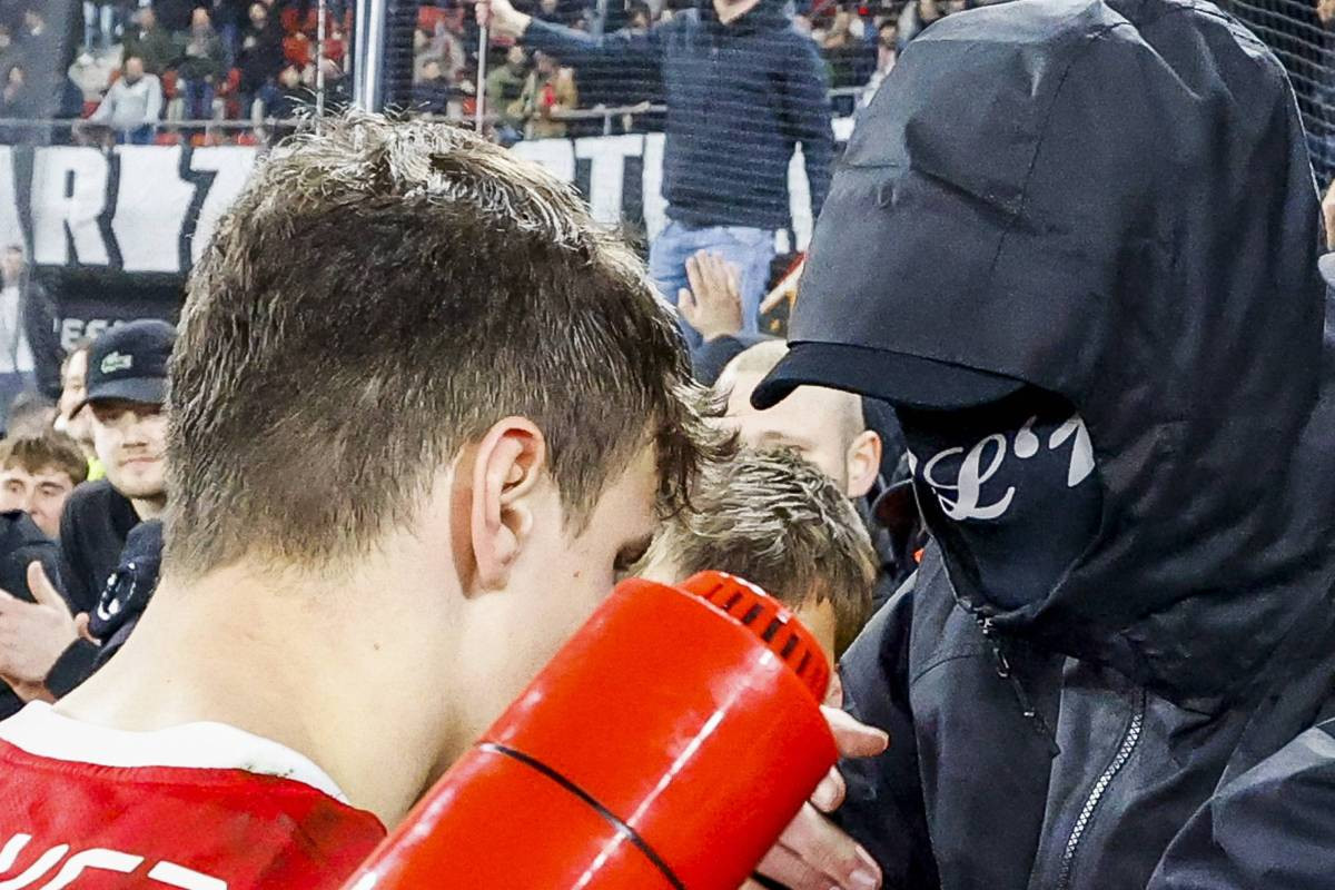 Grom iz vedra neba! Najpoznatiji srpski izdajnik napustio reprezentaciju: "Otišao je jer..." Grom iz vedra neba! Najpoznatiji srpski izdajnik napustio reprezentaciju: "Otišao je jer..."