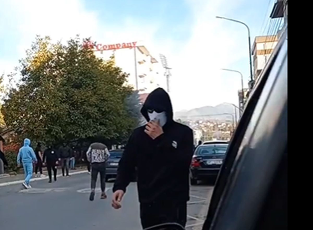 Ružne scene u Novom Pazaru, huligani se obračunali s policijom