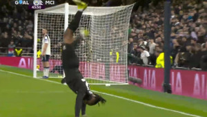 Semenyo zabio gol Tottenhamu, htio to proslaviti saltom, a onda je sve krenulo po zlu