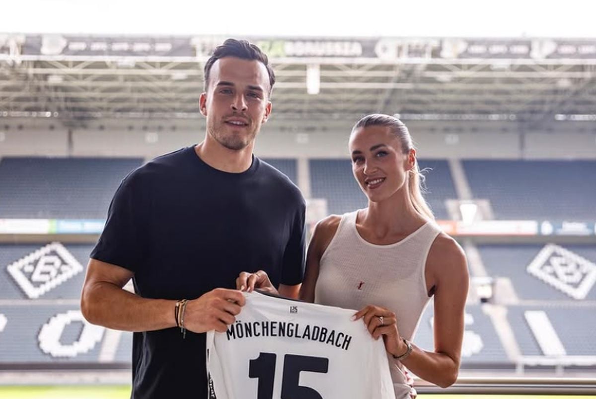 Supruga bh. reprezentativca otkrila kako je saznala za njegov transfer: "Dušo, pakuj kofere" Supruga bh. reprezentativca otkrila kako je saznala za njegov transfer: "Dušo, pakuj kofere"