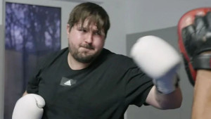 Kile mu uništile karijeru u Bundesligi, dogurao do 139 kg i propao - Sada se okrenuo MMA sportu 