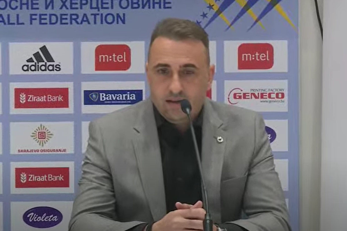 Petev odgovarao na pitanja o Begoviću, Piriću, Hasiću... i pojasnio kako će igrati Zmajevi Petev odgovarao na pitanja o Begoviću, Piriću, Hasiću... i pojasnio kako će igrati Zmajevi