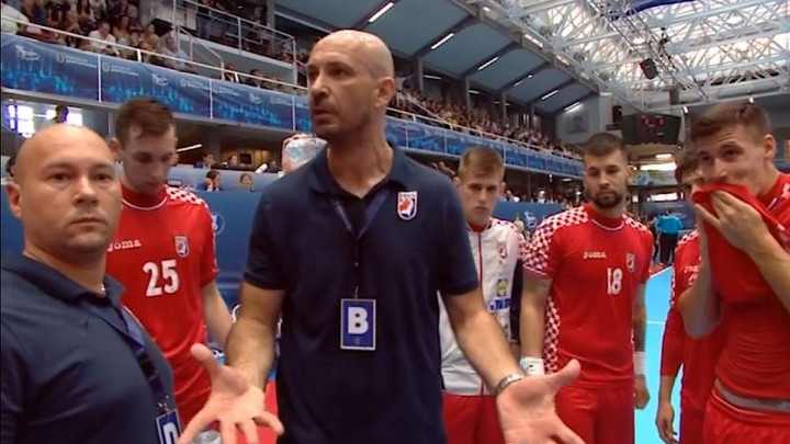 "Halile, poderi ga, pi*ka mu materina, nema šuta!"