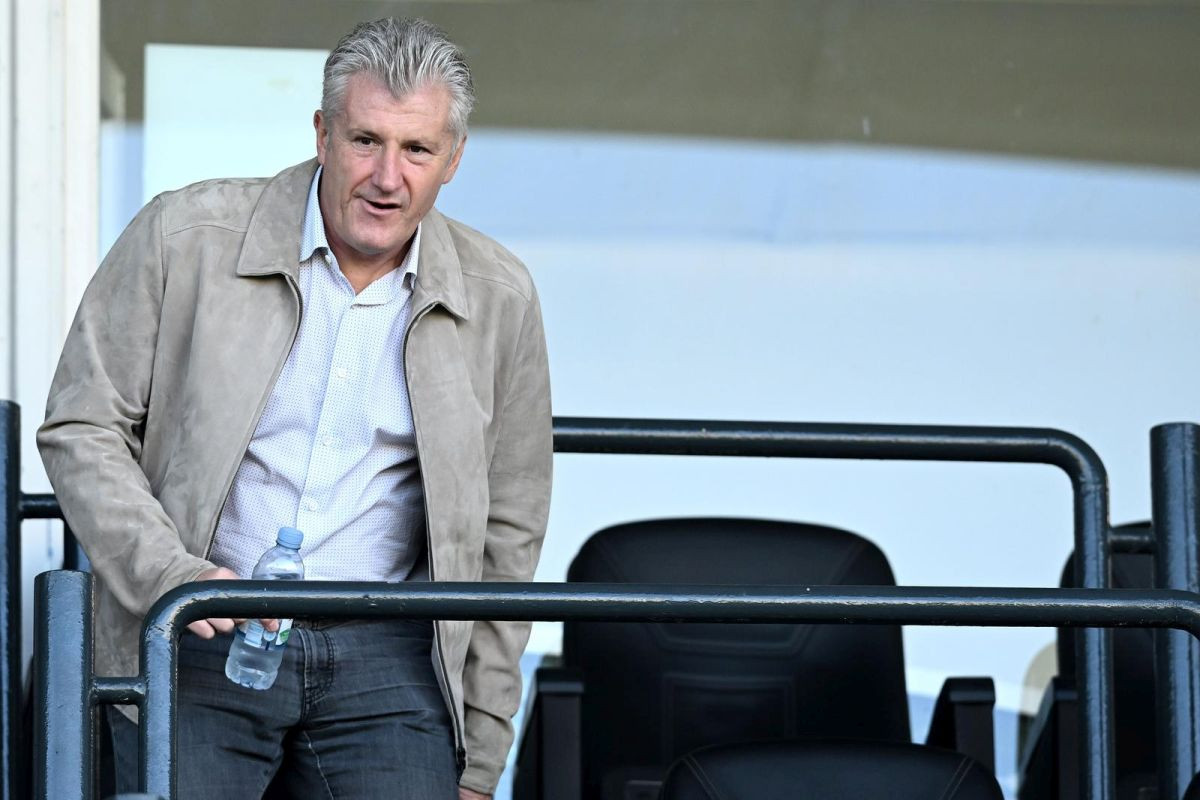Davor Šuker je sve bogatiji - Niko ne zna čime se bavi, a račun je iz godine u godinu pun Davor Šuker je sve bogatiji - Niko ne zna čime se bavi, a račun je iz godine u godinu pun