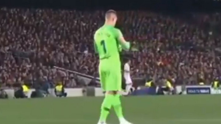 Solskjaer dodao papirić Rashfordu, ovaj ga ostavio na travnjaku, a Ter Stegen pročitao