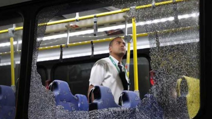 Novi incident u Riju: Napadnut autobus s novinarima Novi incident u Riju: Napadnut autobus s novinarima