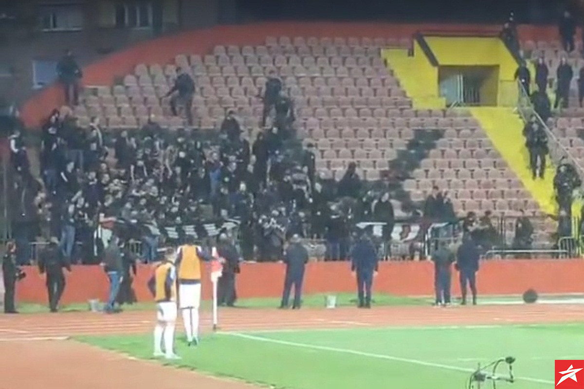 Policija prije kraja utakmice s Tušnja udaljila navijače Borca