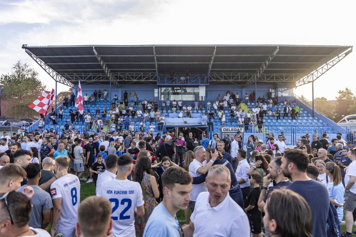 Sam pao, sam se ubio: U hrvatskom klubu saznali da imaju Srbina u timu, kazna je bila najgora moguća