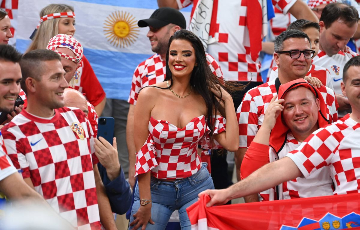 Knoll uhvaćena u društvu najvažnije face u svijetu nogometa: "Ivana, jesi li spremna ponovo da..." Knoll uhvaćena u društvu najvažnije face u svijetu nogometa: "Ivana, jesi li spremna ponovo da..."