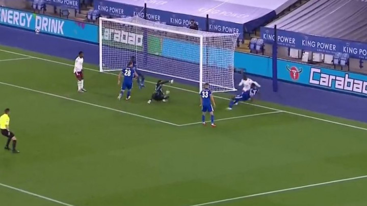 Arsenal poveo protiv Leicestera komičnim autogolom iskusnog Fuchsa