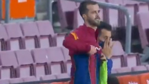 I njemu je već sve postalo smiješno: Ironičan osmijeh Pjanića nakon što ga je Koeman vratio na klupu