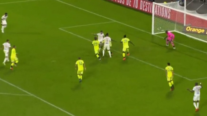 Aplauz je malo: Večeras svi pričaju o onom što na terenu radi Memphis Depay
