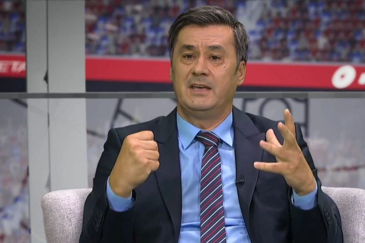 Šta se desilo Bogdanoviću? Rekao je Stojkoviću što nije smio, žena i kćerke sada uživaju, a on... Šta se desilo Bogdanoviću? Rekao je Stojkoviću što nije smio, žena i kćerke sada uživaju, a on...