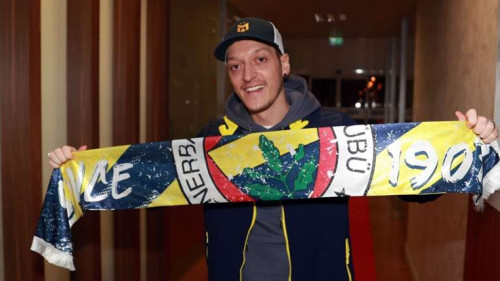 Poznato zbog čega Mesut Ozil još uvijek nije potpisao za Fenerbahče