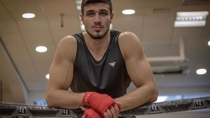 Brat Tysona Furyja debituje protiv čovjeka koji samo zna u kojoj rundi bi trebao da padne