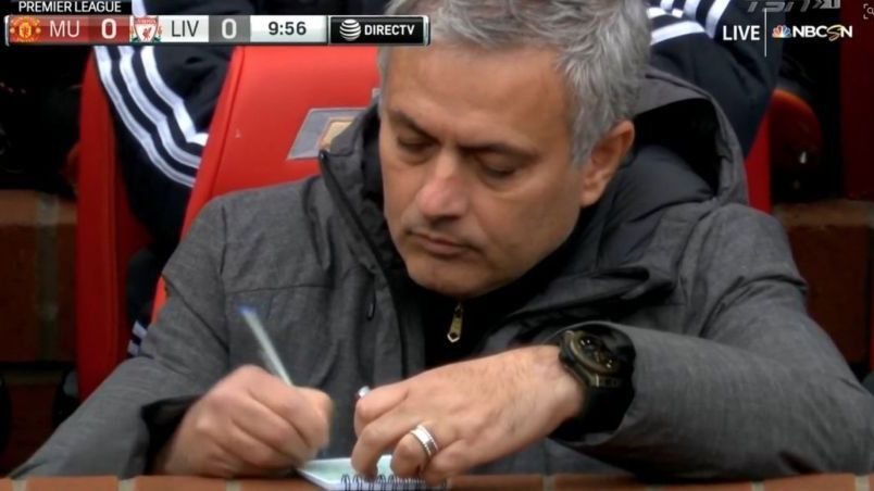 Internet gori: Šta je Mourinho stvarno napisao u bilježnici?