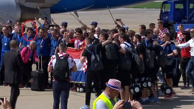 Istjeran iz reprezentacije, ali se priključio ekipi na aerodromu u Zagrebu