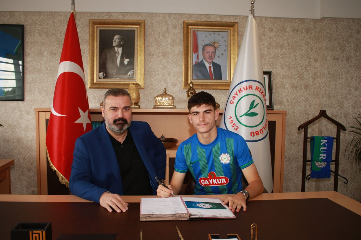 Muhamed Buljubašić potpisao četverogodišnji ugovor s Rizesporom, Sarajevo zadovoljno trlja ruke Muhamed Buljubašić potpisao četverogodišnji ugovor s Rizesporom, Sarajevo zadovoljno trlja ruke