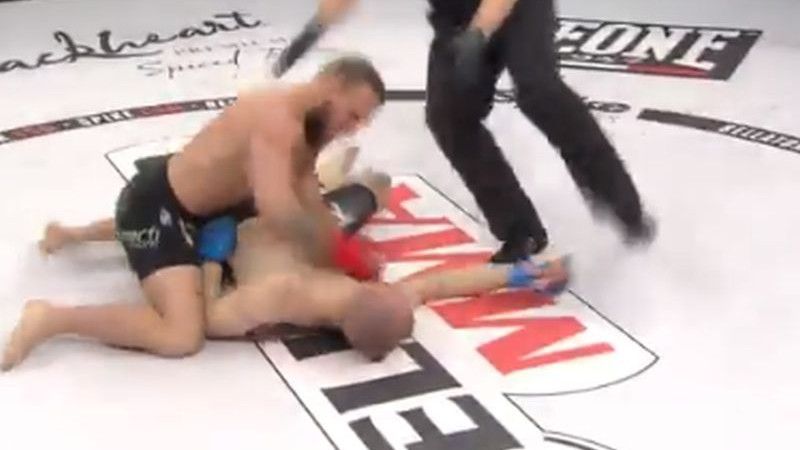 Američki MMA borac brutalnim nokautom vratio Luku Jelčića na fabričke postavke