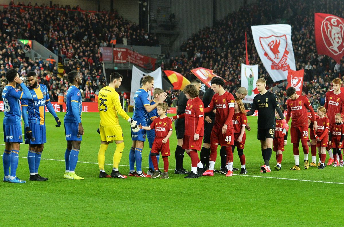 Zašto je kasnio meč na Anfield Roadu? Zašto je kasnio meč na Anfield Roadu?