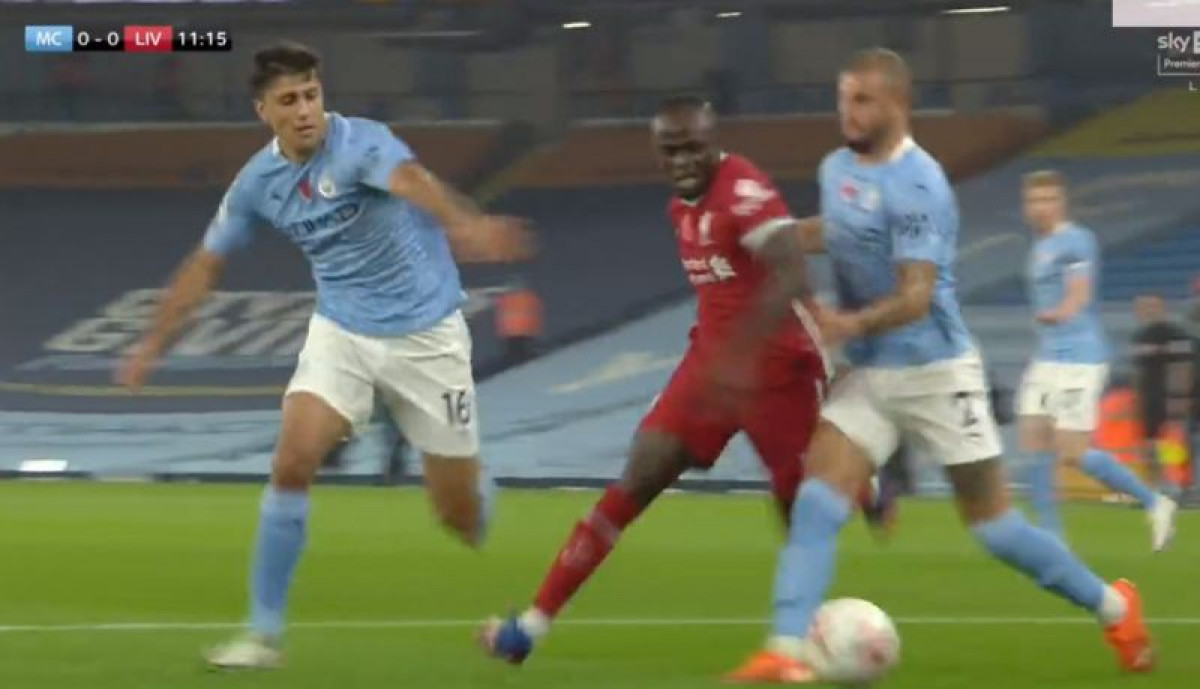 Salah nakon čudne odluke Pawsona doveo Liverpool u vodstvo protiv Manchester Cityja