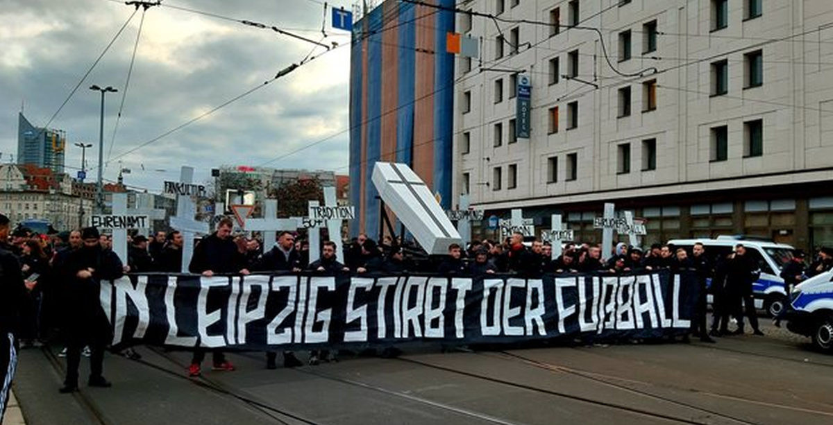 Navijači iz Berlina marširali uz poruku kako je "Leipzig nogometna smrt"
