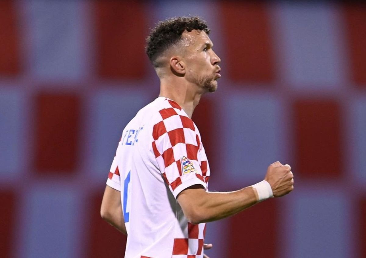 U Hajduku ga sanjaju, a Ivan Perišić pozirao s dresom drugog hrvatskog kluba