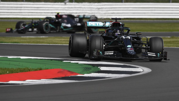 Nevjerovatna završnica na Silverstoneu pripala Hamiltonu, Bottas najveći gubitnik