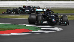 Nevjerovatna završnica na Silverstoneu pripala Hamiltonu, Bottas najveći gubitnik