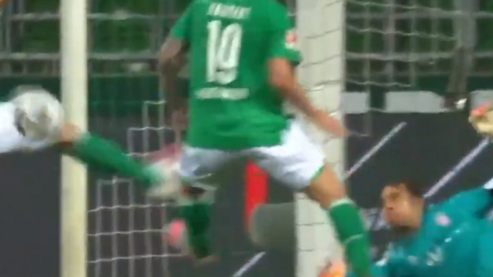 Ovom spektakularnom odbranom u 90. minuti Neuer je Bayernu osigurao titulu