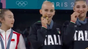 Kao da je s druge planete! Nerealna reakcija Kineskinje kad je vidjela Italijanke da grizu medalje