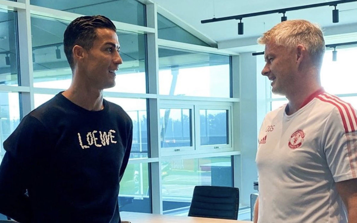 Kako je izgledao Ronaldov prvi radni dan u Manchesteru? Kako je izgledao Ronaldov prvi radni dan u Manchesteru?