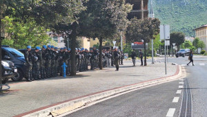 Jake policijske snage na ulicama Mostara