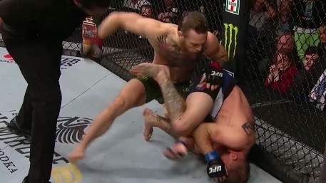 Spektakularan povratak McGregora: Conor nokautirao Cowboyja za 40 sekundi!