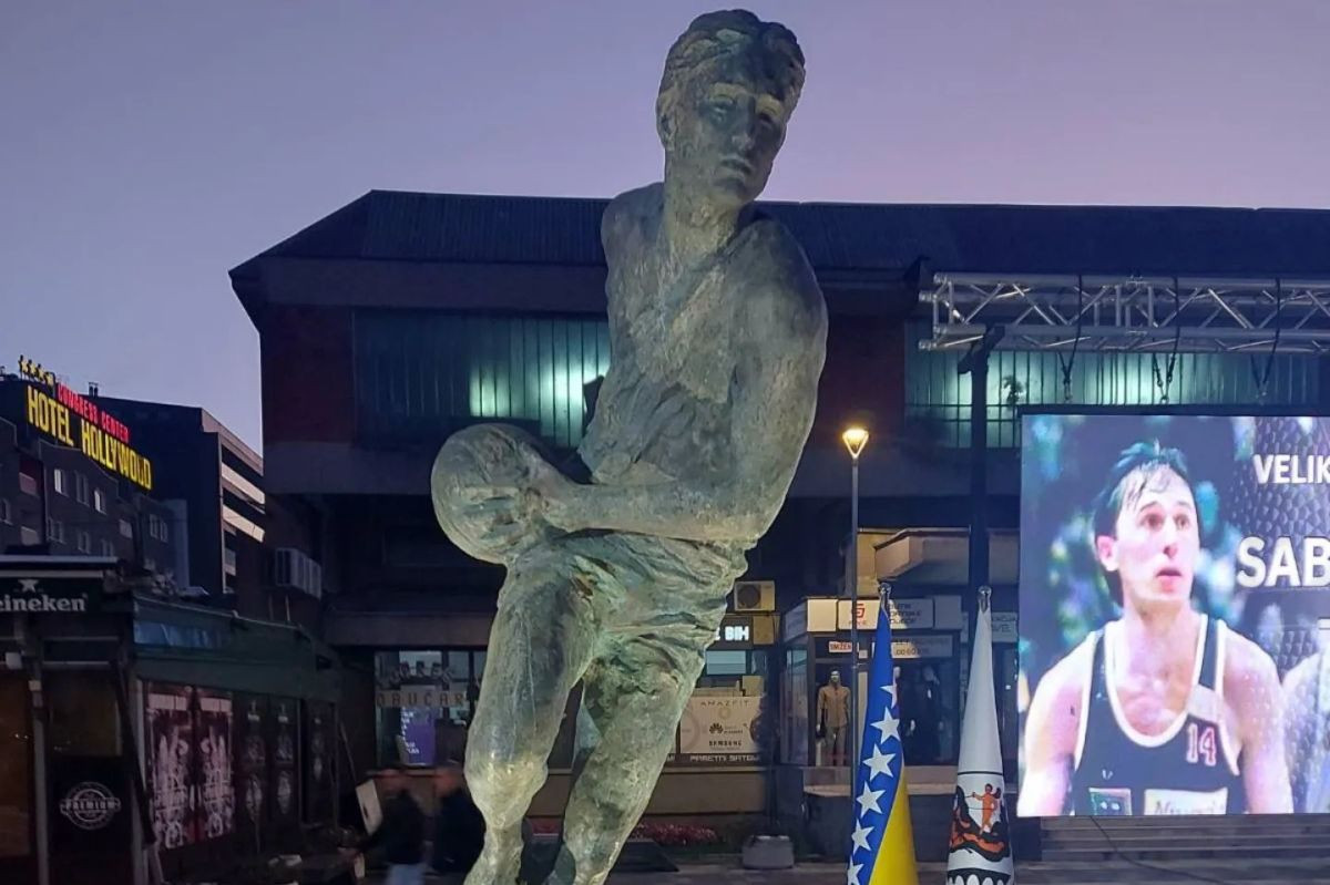 Sabit Hadžić dobio svoj spomenik na Ilidži Sabit Hadžić dobio svoj spomenik na Ilidži