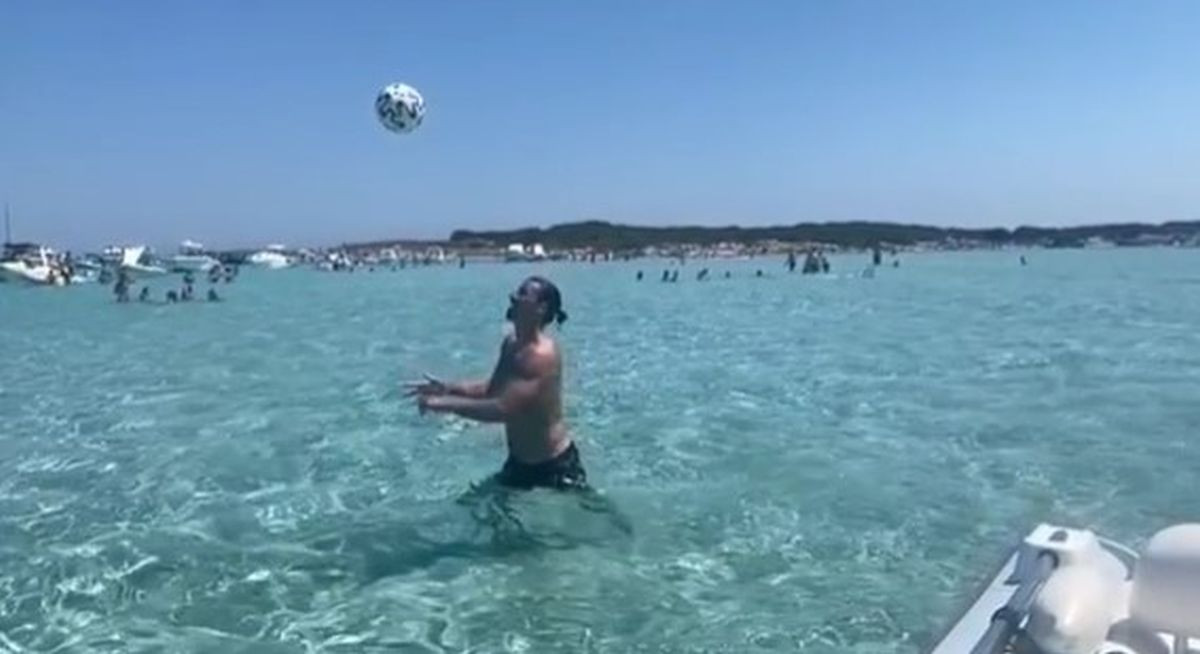Da biste izveli ovako nešto u vodi, morate imati snagu u nogama kakvu ima Zlatan Ibrahimović!