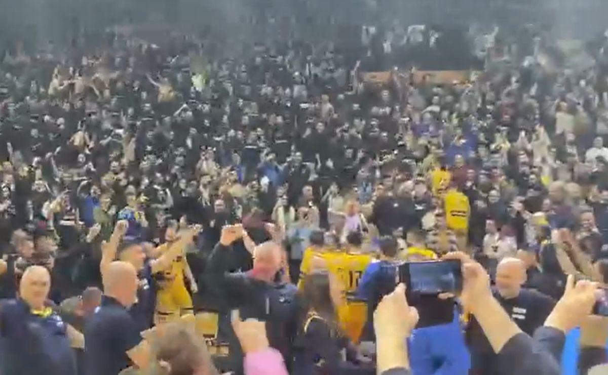U Mejdanu se gledala utakmica iz Jazina: Kada je stigao kraj, emocije su bile nestvarne U Mejdanu se gledala utakmica iz Jazina: Kada je stigao kraj, emocije su bile nestvarne