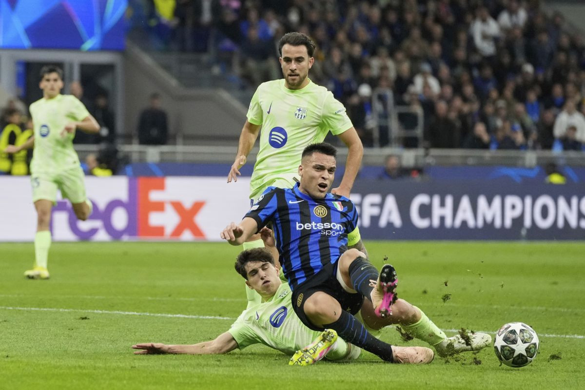 Martinez "stradao" u kaznenom prostoru, Flick bijesan na VAR i sudije, ali penal je dosuđen! Martinez "stradao" u kaznenom prostoru, Flick bijesan na VAR i sudije, ali penal je dosuđen!