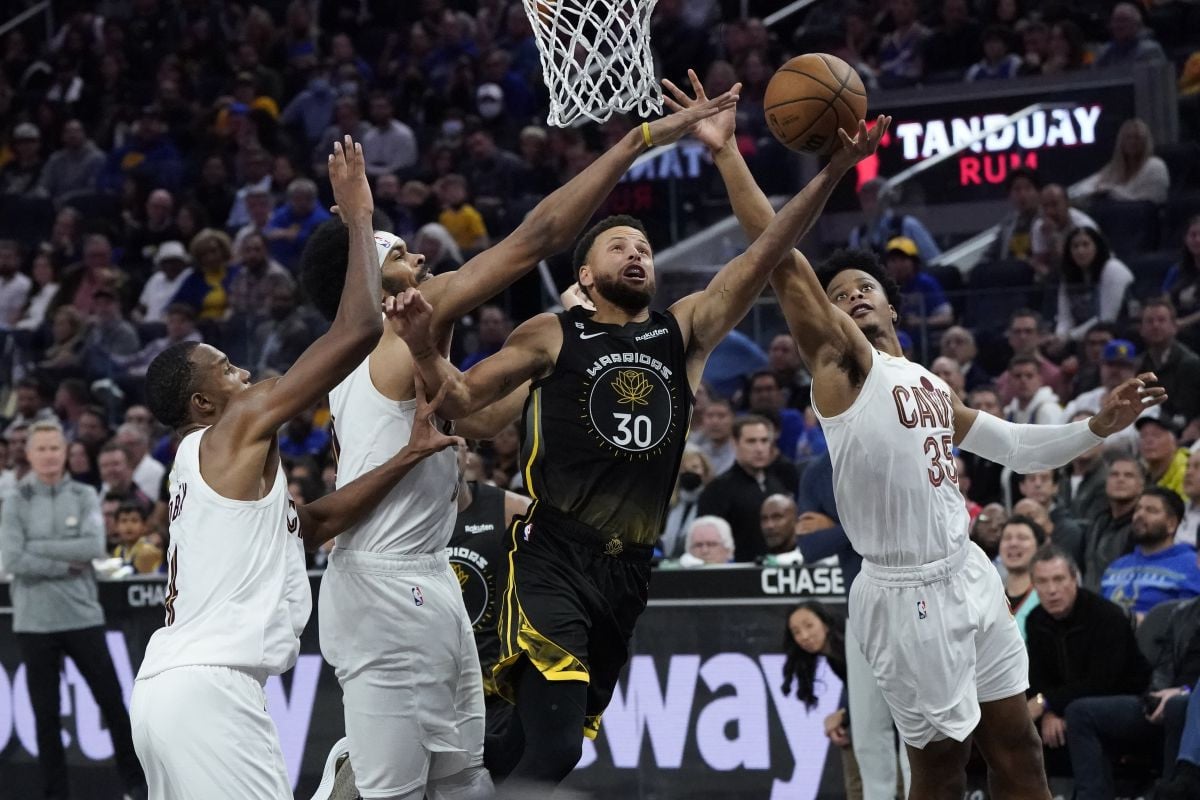 Historijska noć Curryja nedovoljna za pobjedu Golden State Warriorsa