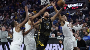 Historijska noć Curryja nedovoljna za pobjedu Golden State Warriorsa
