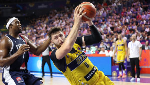 U jeku slavlja u Mejdanu saznalo se šta je na društvenim mrežama uradio Jusuf Nurkić!