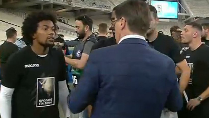 PAOK-ovi igrači nosili kontroverzne maske i porukom na majici dotukli rivala