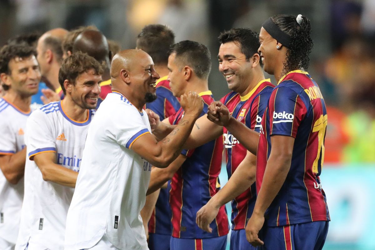 Legendarni Roberto Carlos izabrao najvećeg beka svih vremena, stavio ga i ispred sebe Legendarni Roberto Carlos izabrao najvećeg beka svih vremena, stavio ga i ispred sebe