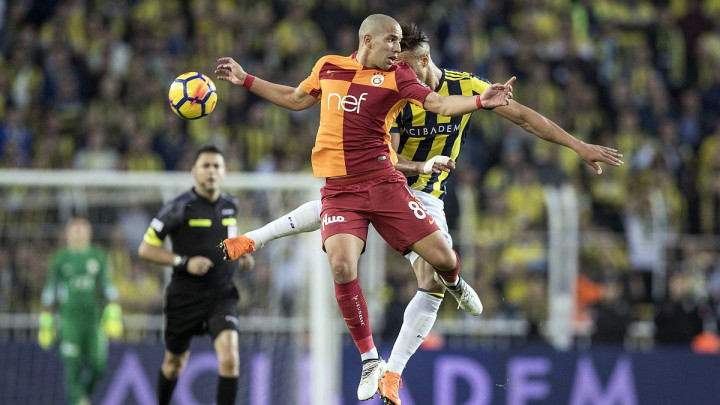 Istanbulski derbi opravdao očekivanja: Sptektakl na tribinama i na terenu!