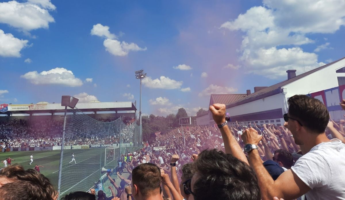 Eksplozija na stadionu: Poznati klub se vratio u profesionalni fudbal i treći rang