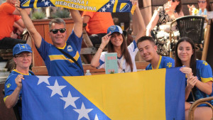 Navijači BiH preplavili Eindhoven: "Očekujem 5:0 za Bosnu"
