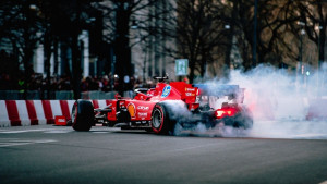 Hamilton zapalio Milano: Ferrari pripremio spektakl hiljadama Tifoza