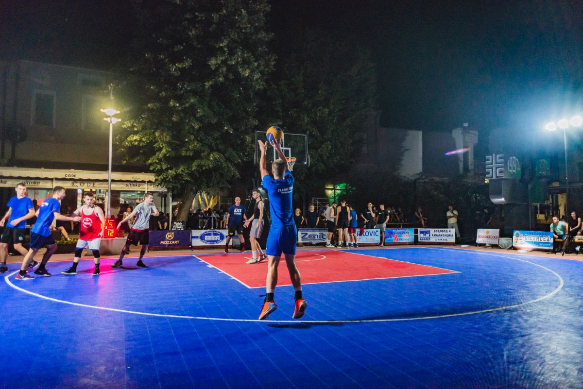 Promocija olimpijskog duha – basketaši iz Šamca i Teslića napravili šou pod obručima