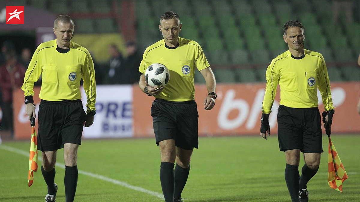 Mujić s pištaljkom u Tuzli, Musa dijeli pravdu na Grbavici