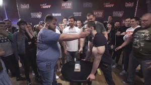 Ruski Popaj se suprotstavio "kralju šamaranja", bolje da nije!